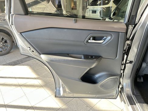 Used 2023 Nissan Rogue SV w/ SV Premium Package image 28