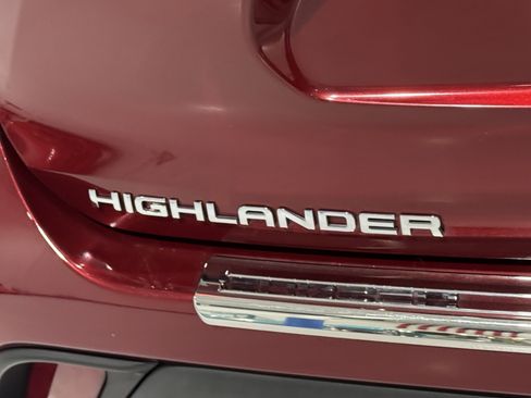 Used 2020 Toyota Highlander XLE image 47