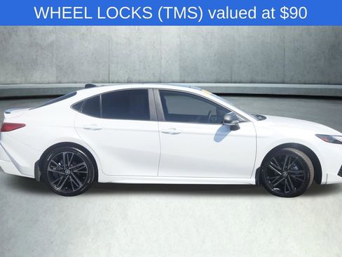 Used 2025 Toyota Camry XSE AWD/4WD image 9
