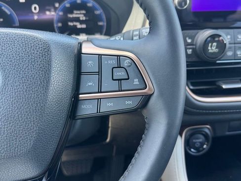 Used 2025 Toyota Grand Highlander AWD Hybrid image 22