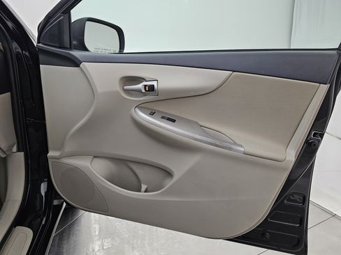 Used 2013 Toyota Corolla LE image 19