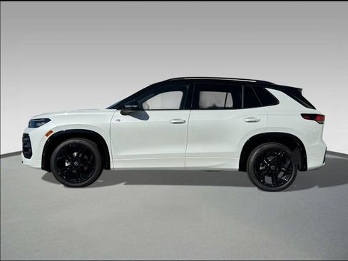 New 2026 Volkswagen Tiguan SE R-Line image 3