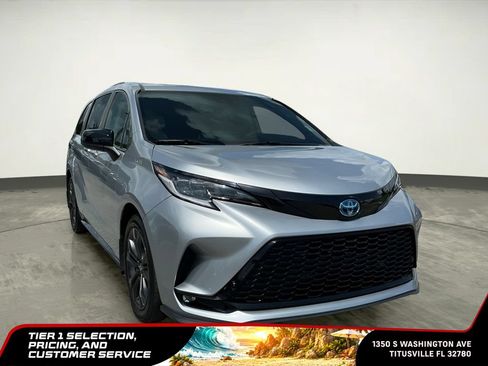 Used 2025 Toyota Sienna XSE w/ XSE Plus Package FWD image 18