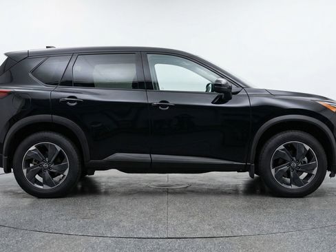 Used 2025 Nissan Rogue SV image 11