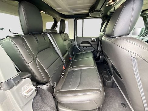 Used 2023 Jeep Wrangler Unlimited Sahara image 32