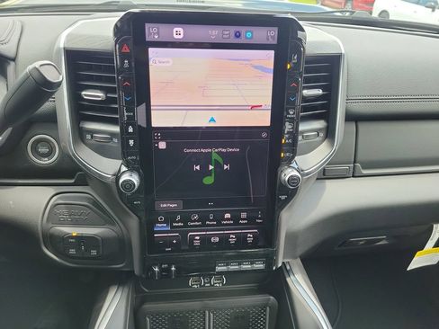 New 2026 RAM 2500 Laramie AWD/4WD image 19