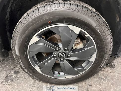 Used 2025 Nissan Rogue SV AWD/4WD image 17