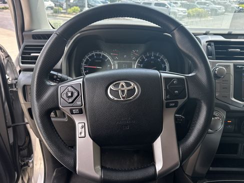 Used 2018 Toyota 4Runner SR5 AWD/4WD image 24