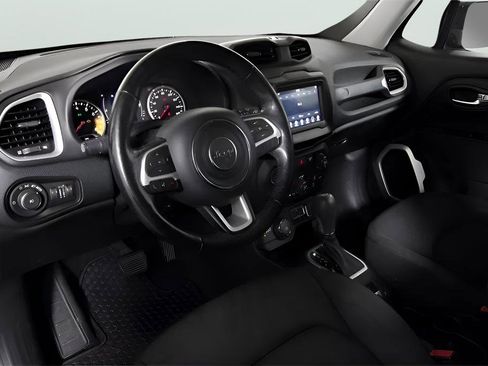 Used 2018 Jeep Renegade Latitude w/ Safety & Security Group AWD/4WD image 14