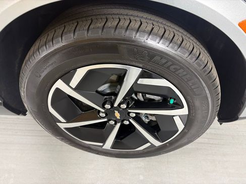 Used 2025 Chevrolet Equinox EV LT w/ Convenience Package image 13