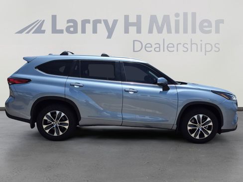 Used 2023 Toyota Highlander XLE AWD/4WD image 6