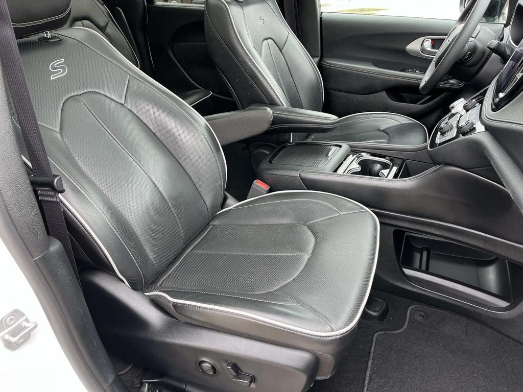Used 2025 Chrysler Pacifica Limited FWD image 30