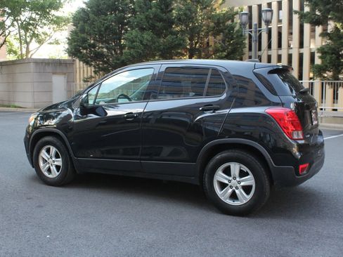 Used 2021 Chevrolet Trax LS w/ Tint and Cruise Package FWD image 9