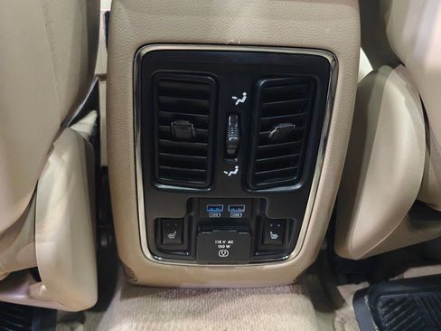 Used 2014 Jeep Grand Cherokee Overland AWD/4WD image 29