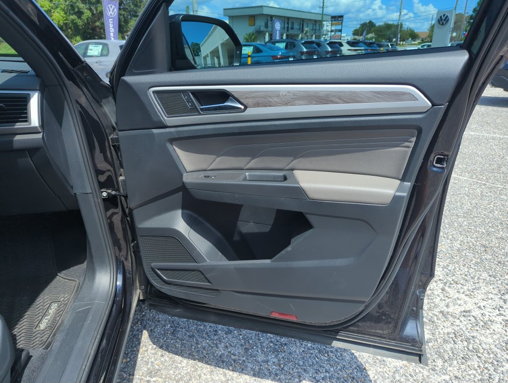 Used 2023 Volkswagen Atlas Cross Sport SE FWD image 32