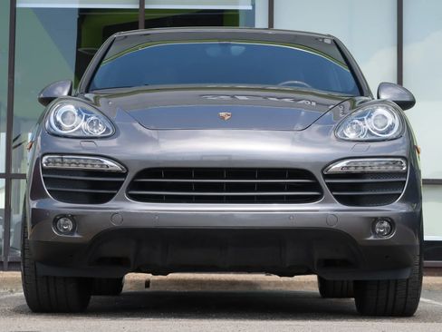 Used 2011 Porsche Cayenne S image 3