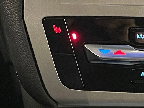 Used 2022 Ford Explorer XLT image 30