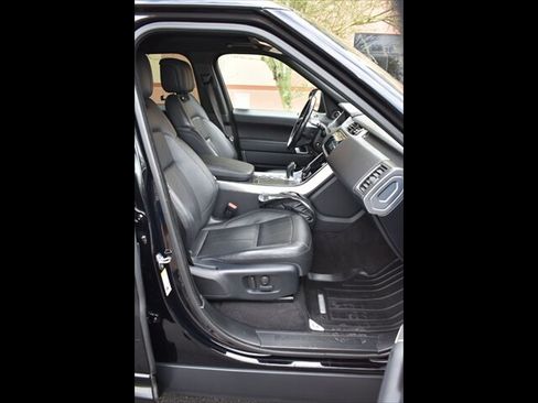 Used 2018 Land Rover Range Rover Sport SE AWD/4WD image 32