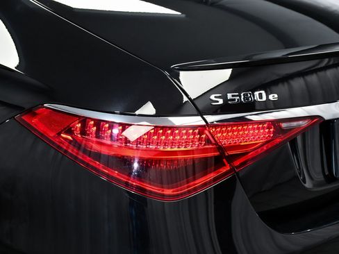 Used 2023 Mercedes-Benz S 580e 4MATIC Sedan image 98