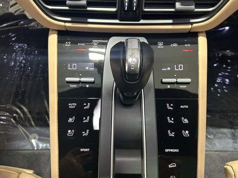 Used 2025 Porsche Macan Turbo AWD/4WD image 19