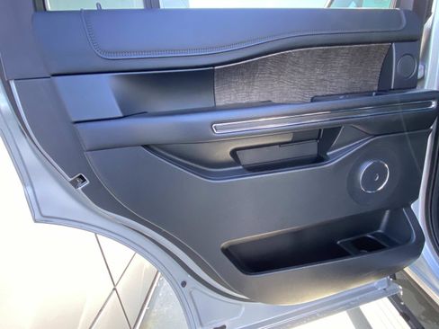 Used 2018 Ford Expedition Limited w/ Equipment Group 302A image 10