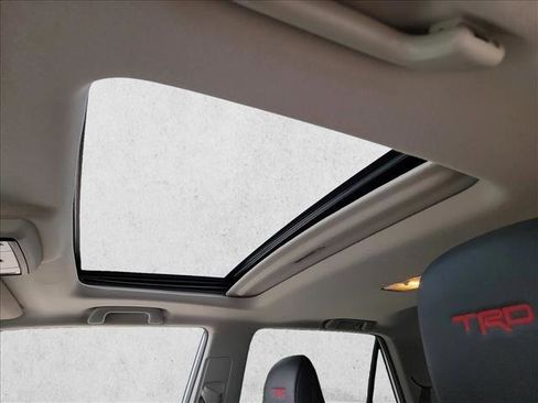 Used 2019 Toyota 4Runner TRD Off-Road Premium AWD/4WD image 19