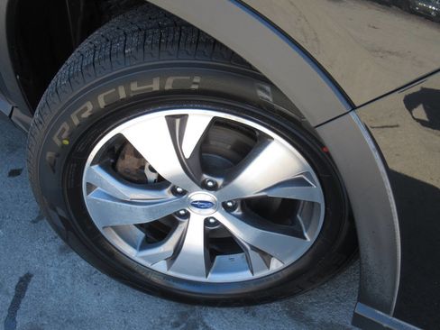 Used 2019 Subaru Ascent Premium image 4