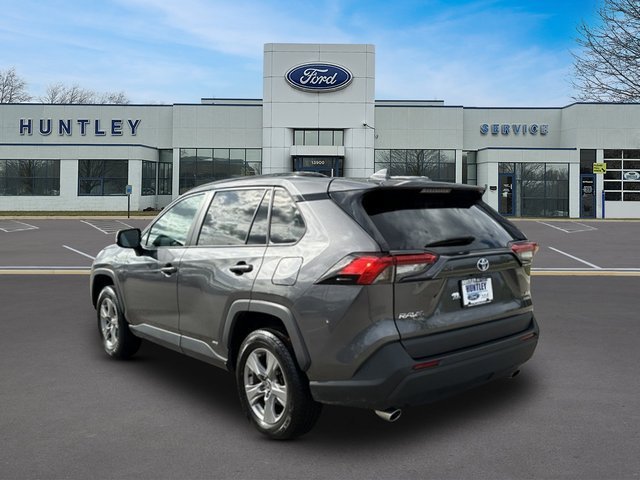 Used 2022 Toyota RAV4 XLE w/ XLE Grade Weather Package AWD/4WD image 5