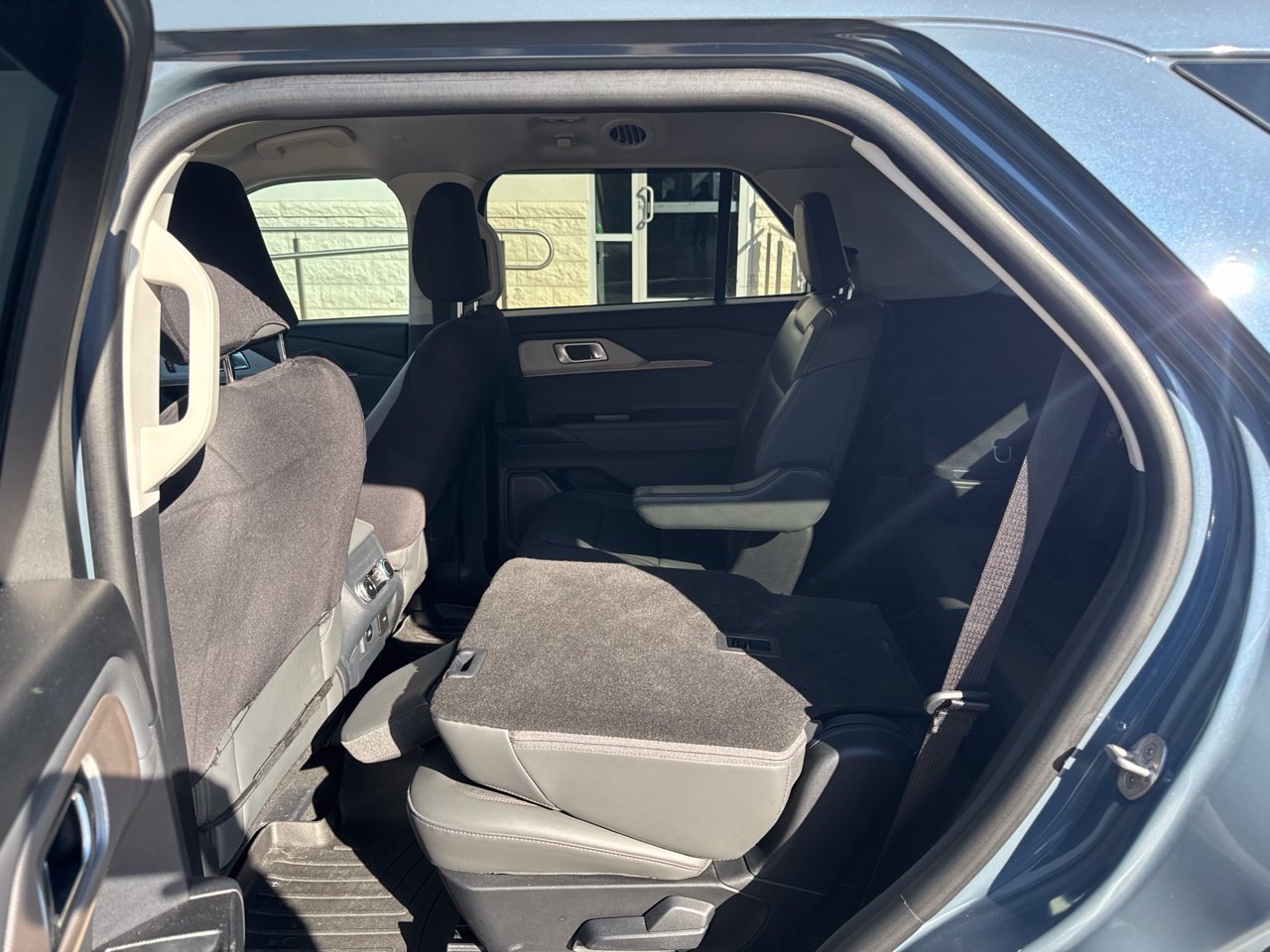 Used 2025 Ford Explorer Active w/ Active Comfort Package RWD image 7