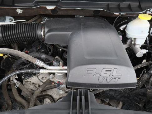 Used 2022 RAM 1500 Classic SLT w/ Electronics Group AWD/4WD image 28