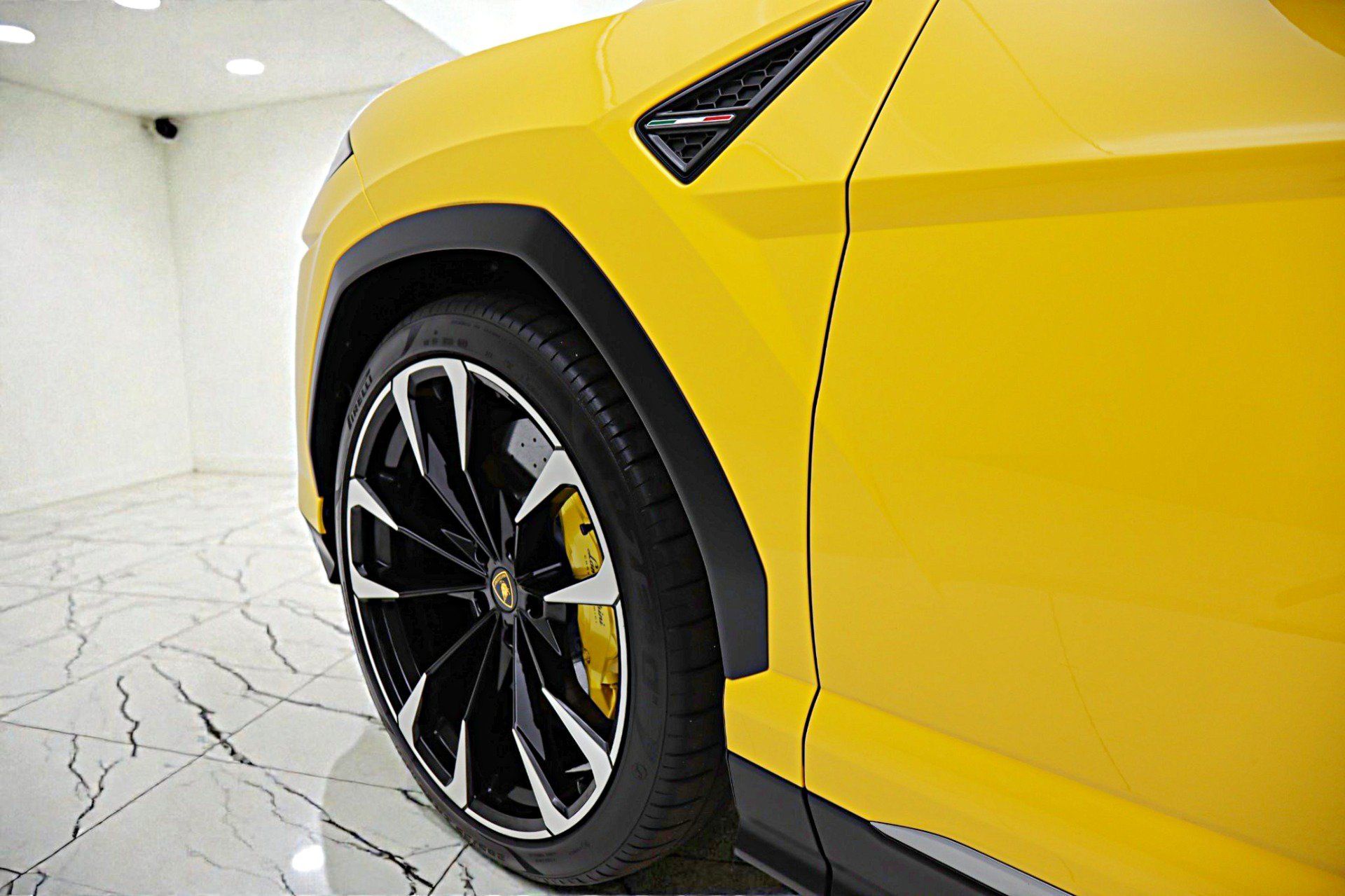 Used 2022 Lamborghini Urus AWD/4WD image 14
