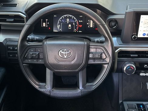 Used 2025 Toyota Tacoma SR5 AWD/4WD image 16