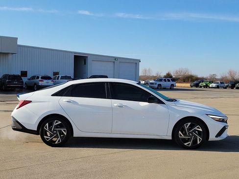 Used 2025 Hyundai Elantra Sport FWD image 6