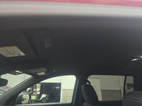 Used 2025 Chevrolet Traverse LT w/ Driver Confidence Package image 14