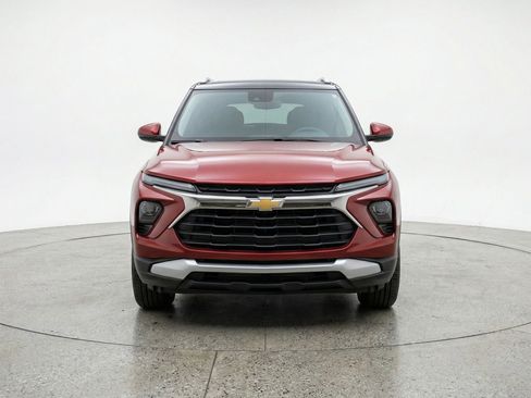 Used 2025 Chevrolet TrailBlazer LT FWD image 2