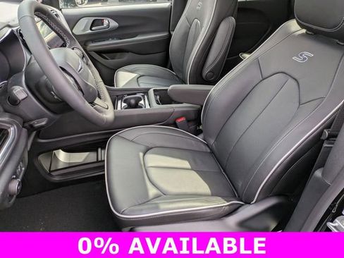 New 2026 Chrysler Pacifica Limited image 11
