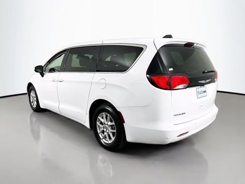 Used 2023 Chrysler Voyager LX FWD image 6