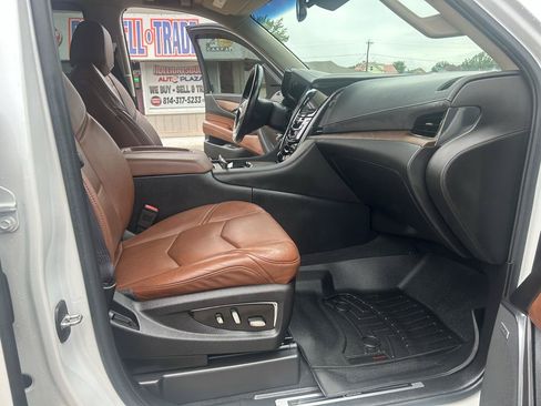 Used 2016 Cadillac Escalade Luxury AWD/4WD image 58