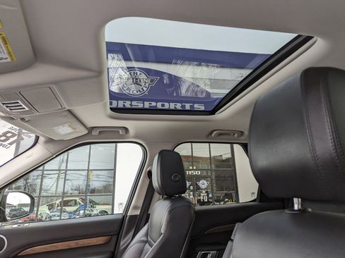 Used 2018 Land Rover Discovery HSE image 46