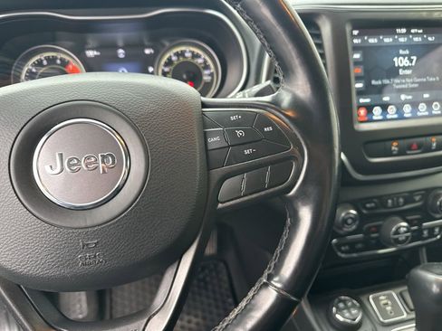 Used 2021 Jeep Cherokee Trailhawk image 16