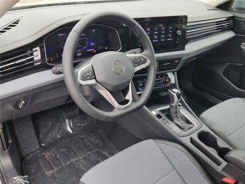 New 2025 Volkswagen Jetta SE image 9