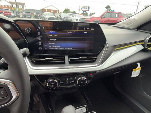 New 2026 Chevrolet Trax LT w/ Driver Confidence Package FWD image 5
