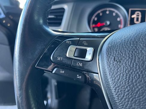 Used 2015 Volkswagen Golf S image 26
