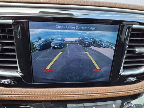 Used 2017 Chrysler Pacifica Limited w/ UConnect Theater Package FWD image 9