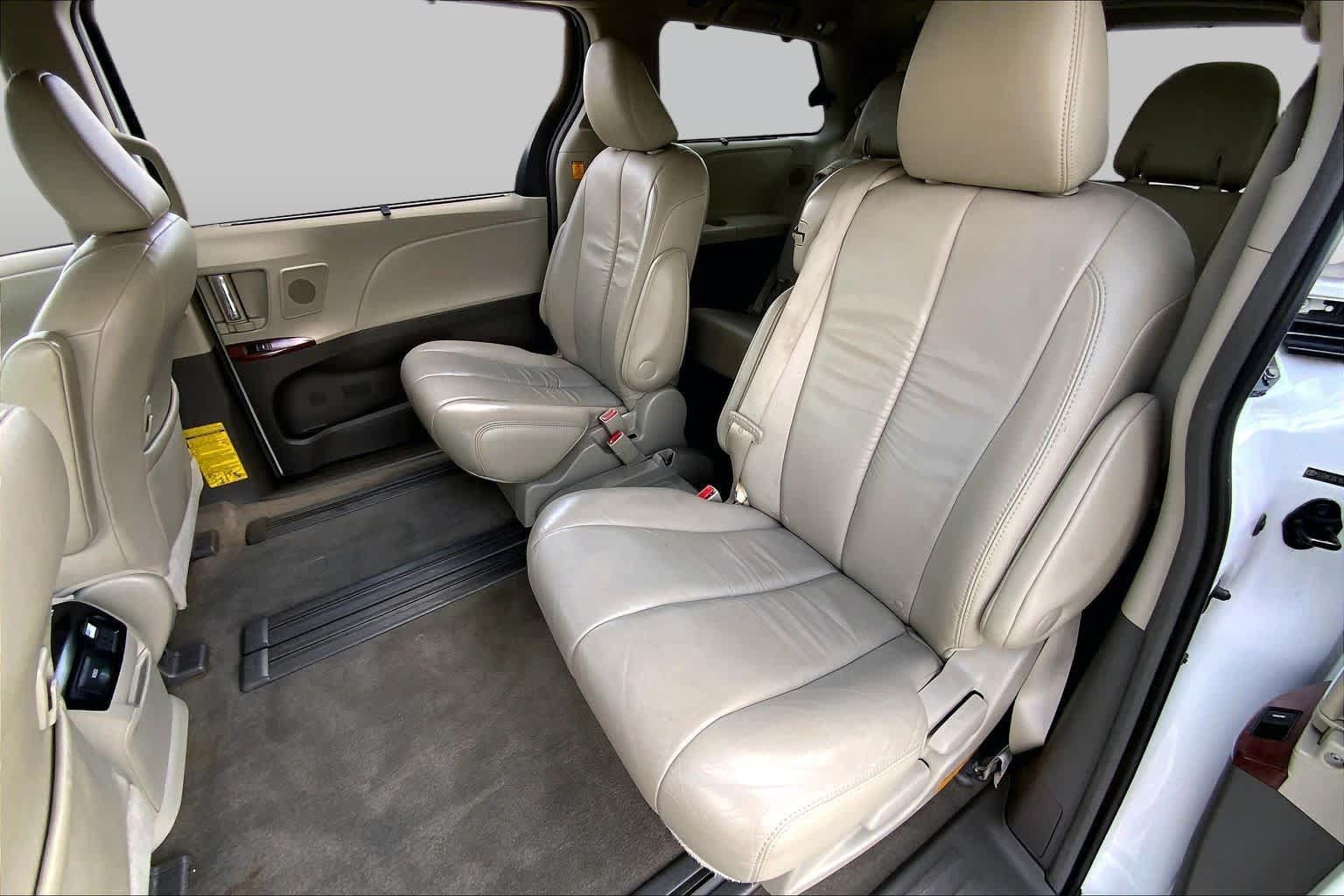 Used 2011 Toyota Sienna XLE w/ XLE Navigation Pkg FWD image 19