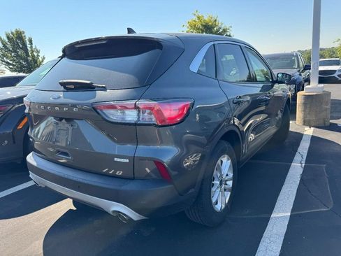 Used 2020 Ford Escape SE FWD image 2