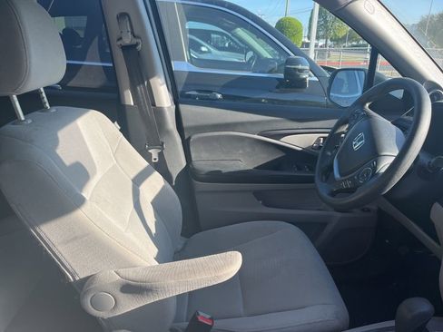 Used 2017 Honda Pilot EX image 4