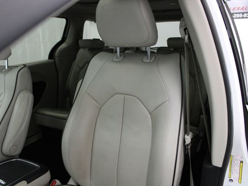 Used 2021 Chrysler Pacifica Limited w/ Premium & Safety Sphere Group AWD/4WD image 17