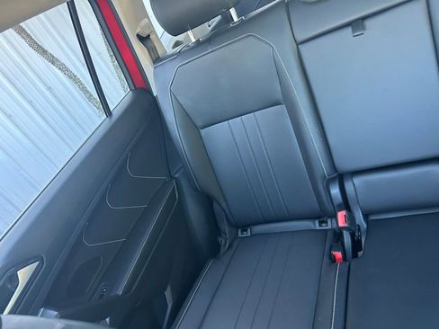 Used 2022 Volkswagen Tiguan SE image 12