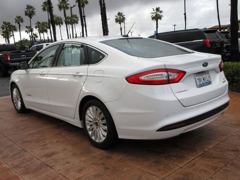 Used 2016 Ford Fusion SE w/ Equipment Group 502A image 2